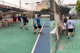 Hà Nội: Cần xử lý nghiêm nhóm người tổ chức chơi tennis trong thời gian giãn cách