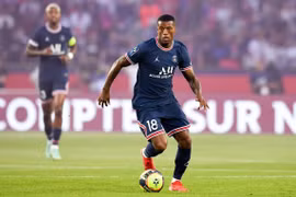 Cựu sao Liverpool bị Messi và nhóm cầu thủ Nam Mỹ cô lập tại PSG