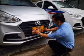 Ô tô kinh doanh vận tải tại Hà Nội đổi biển số màu vàng còn hạn chế