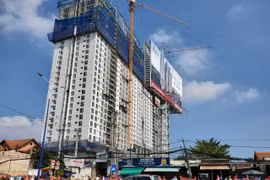 Chủ đầu tư dời văn phòng, khách hàng mua nhà tại dự án Roxana Plaza lo mất trắng