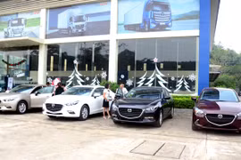Ngày đầu giảm 50% lệ phí trước bạ ô tô, lượng khách hàng đến showroom ô tô tăng mạnh