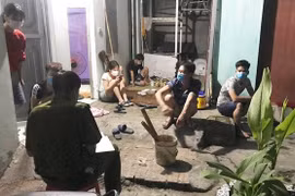Bắc Giang: Xử phạt 7 người tụ tập uống bia, xem bóng đá, vi phạm quy định phòng chống dịch COVID-19