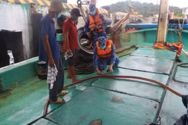 Cảnh sát biển bắt giữ tàu vận chuyển 40.000 lít dầu DO không rõ nguồn gốc