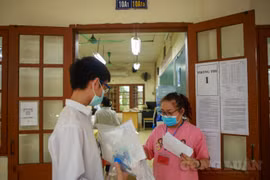 Hơn 93.000 thí sinh Hà Nội hoàn thành 2 môn thi đầu tiên kỳ thi vào lớp 10