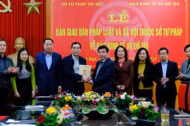 Bàn giao báo Pháp luật & Xã hội về báo Kinh tế & Đô thị