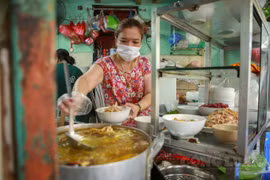 Hà Nội xem xét nới lỏng một số hoạt động dịch vụ