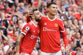 Siêu sao Ronaldo lập nhiều cột mốc đáng nhớ trong trận thắng đậm của Man Utd