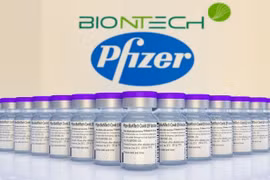Thủ tướng chỉ đạo hỗ trợ Công ty Donacoop nhập khẩu vaccine Pfizer