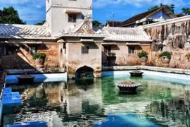Chiêm ngưỡng cung điện lâu đời đẹp nhất Indonesia