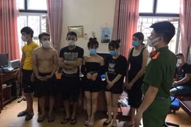 Bắt giữ gần 40 đối tượng đang 'bay lắc' trong quán karaoke