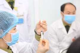 Sau tiêm vaccine COVID-19 phải chú ý gì?