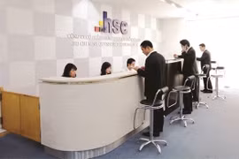 Giao dịch chứng khoán vi phạm, Chủ tịch HĐQT Chứng khoán TP. HCM (Chứng khoán HSC) bị phạt