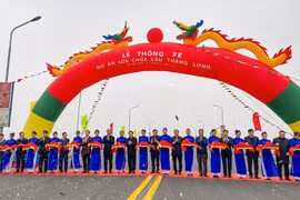Chính thức thông xe cầu Thăng Long