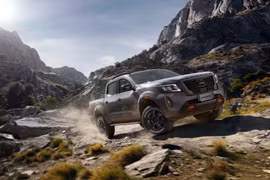 Nissan Navara 2021 ra mắt tại Việt Nam, giá từ 748 triệu đồng