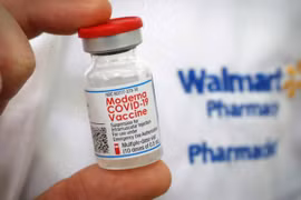Sáng nay 10/7, 2 triệu liều vaccine Moderna đã về tới Hà Nội