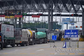 Hà Nội: Ùn tắc kéo dài tại trạm kiểm soát cao tốc Pháp Vân - Cầu Giẽ