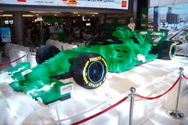 Chiêm ngưỡng mô hình siêu xe đua F1 bằng Lego lớn nhất thế giới