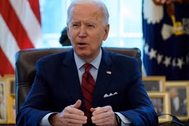 Joe Biden thu hồi lệnh cấm người nhập cư thẻ xanh của Trump