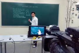 Dạy học trực tuyến: Vẫn còn tình trạng chín người, mười ý!