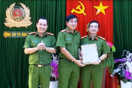 Công an Bạc Liêu thưởng nóng nhiều đơn vị