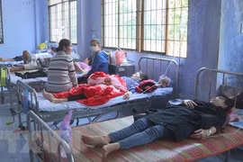 2 cháu bé tử vong, 20 người nhập viện sau khi ăn cỗ cưới