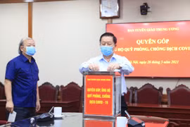 Ban Tuyên giáo Trung ương quyên góp ủng hộ Quỹ phòng, chống dịch Covid-19