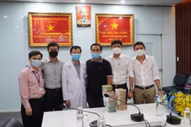 Quyền Linh ủng hộ 2 tỷ đồng đến bệnh viện chống dịch Covid-19
