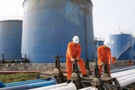 Giá xăng dầu hôm nay 26/5: Quay đầu giảm nhẹ
