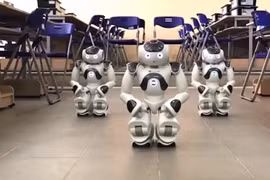 Màn múa uyển chuyển của Robot trường Bách khoa gây thích thú
