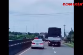 Tài xế xe tải không chịu nhường đường cho xe CSGT dẫn đoàn đưa người dân về quê tránh dịch