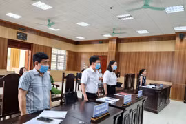 Toà án Thanh Hoá bất ngờ dừng xét xử vụ giáo viên kiện chủ tịch huyện vì… không thuộc thẩm quyền