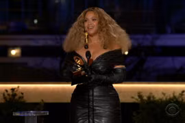 Beyoncé trở thành nữ nghệ sĩ dành nhiều giải nhất trong lịch sử Grammy