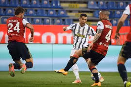 Siêu sao Ronaldo tạo cột mốc mới tại Serie A