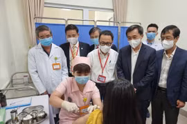 Công nghệ sản xuất vắc xin COVIVAC và vắc xin AstraZeneca có gì khác nhau?