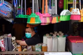 Indonesia lần thứ hai kéo dài hạn chế COVID-19