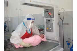 Phẫu thuật lấy thai thành công cho một sản phụ F1 trong khu cách ly tập trung