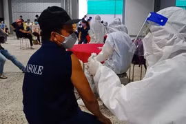 Sắp “cạn” vaccine, TP. HCM đề xuất cấp thêm 5,5 triệu liều trong tháng 8/2021