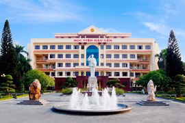Chủ tịch nước Nguyễn Xuân Phúc gửi Thư chúc mừng nhân 70 năm Ngày truyền thống Học viện Hậu cần
