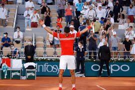 Tay vợt Novak Djokovic lội ngược dòng Giải vô địch Pháp Mở rộng