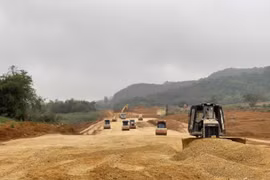 Chính phủ tiếp tục gỡ vướng về nguồn vật liệu thi công Dự án cao tốc Bắc - Nam phía Đông