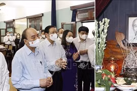 Chủ tịch nước Nguyễn Xuân Phúc dâng hương tưởng niệm Chủ tịch Hồ Chí Minh