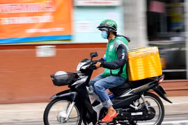 TP. HCM: Đề xuất cho phép 25.000 shipper vận chuyển hàng hoá giúp người dân