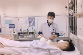 Thái Nguyên: Nam thanh niên mất 4 ngón tay do bị máy công nghiệp nghiền nát