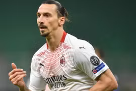 Tiền đạo Ibrahimovic tạo cột mốc bàn thắng lịch sử