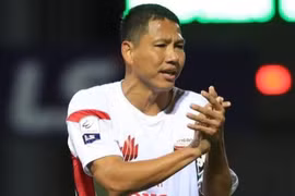 Anh Đức sắm vai người hùng trong trận ra mắt đội hạng Nhất