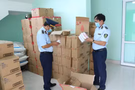 Bắt giữ xe vận chuyển nhiều hàng hóa nhập lậu qua Quảng Bình