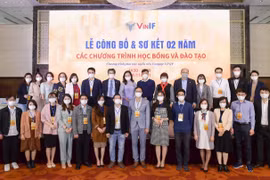 Vingroup trao 40 tỷ  học bổng đào tạo 300 thạc sĩ, tiến sĩ trong nước