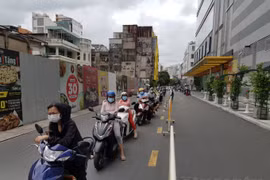 Trước tin đồn thất thiệt TP. HCM sẽ 'lockdown', người dân lại đổ xô mua hàng hoá, thuốc tây