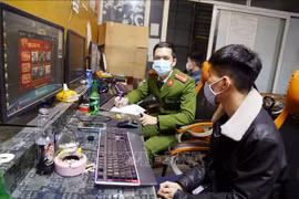 7 thanh niên chơi game trong vùng dịch bị đưa đi cách ly tập trung tự trả phí