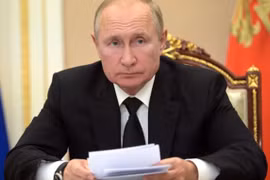 Tổng thống Putin tự cách ly khi tiếp xúc với người nhiễm COVID-19